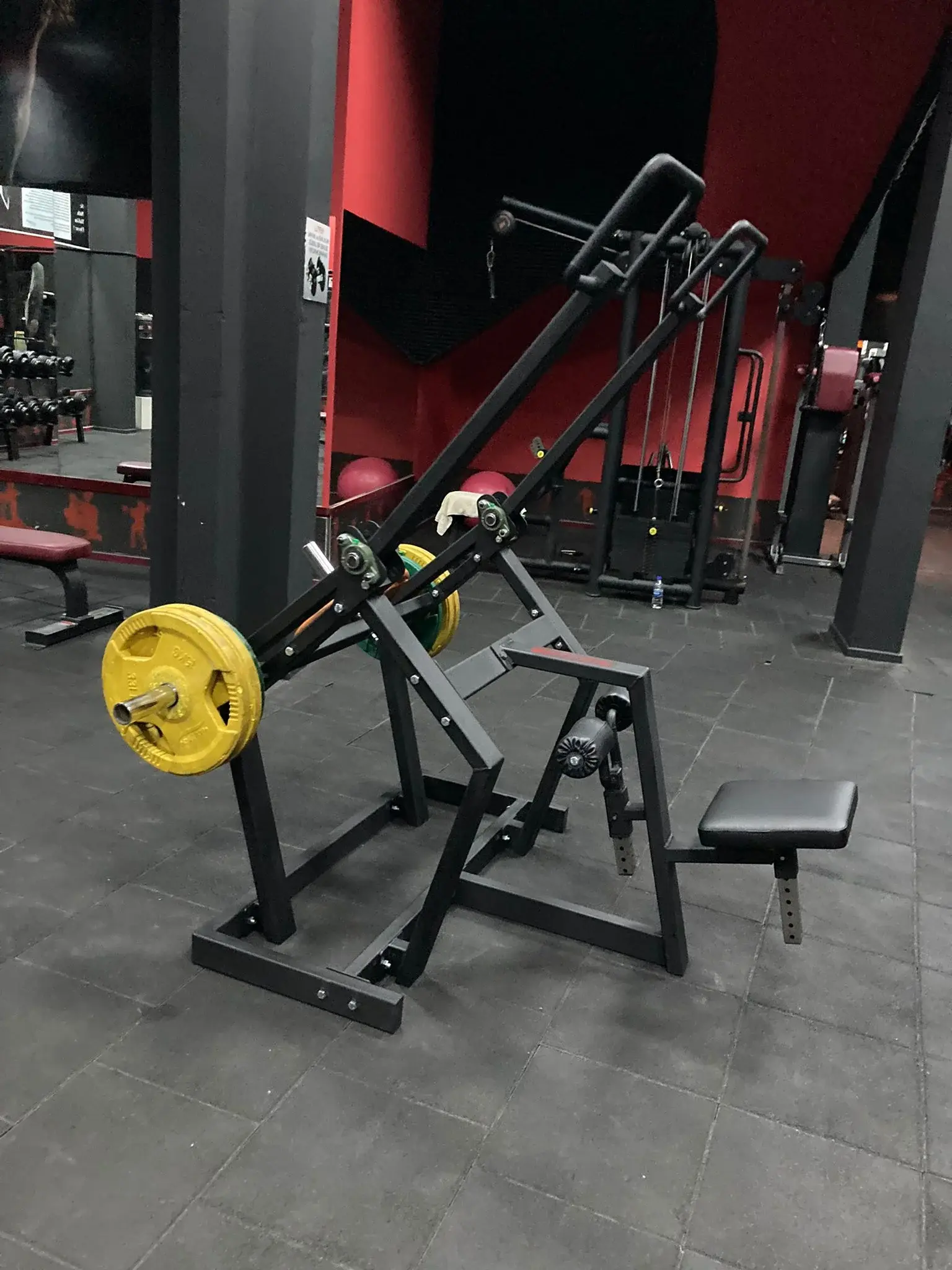 Lat Pulldown Maschine - Scheibenbelastete Maschinen - METALGYM