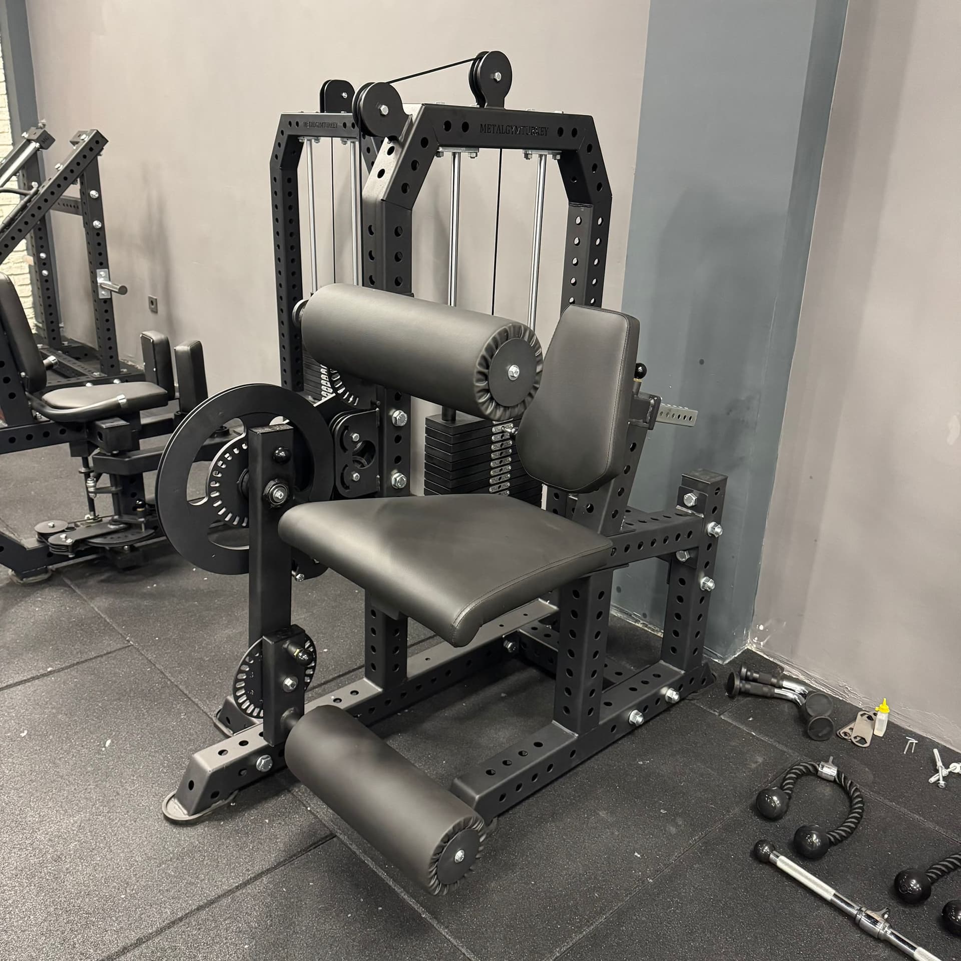 İzotonik Leg Extension Leg Curl Combo Makine - İzotonik Kablolu Makineler - METALGYM