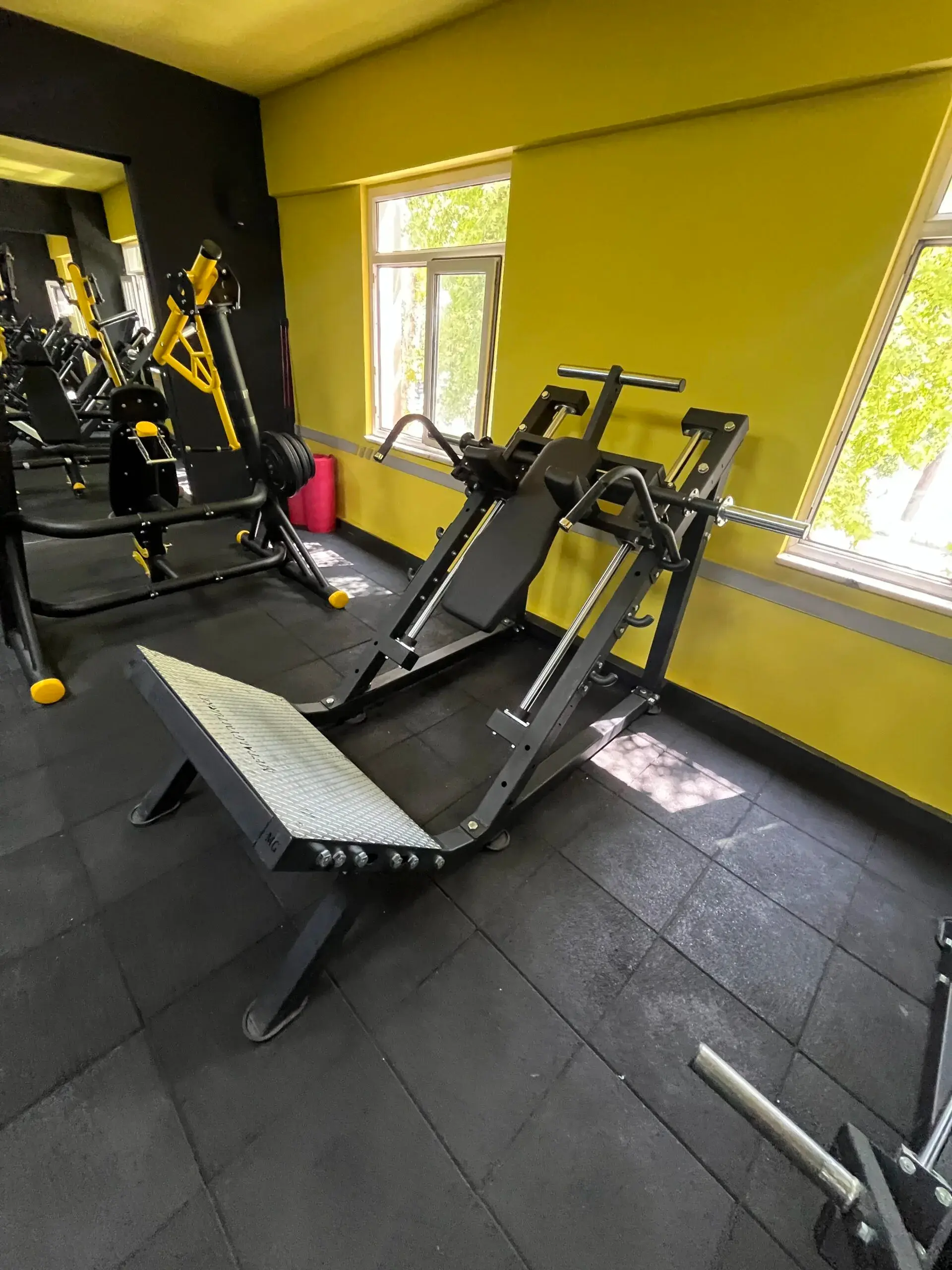 Hack Squat Makinesi - Plaka Yüklemeli Makineler - METALGYM